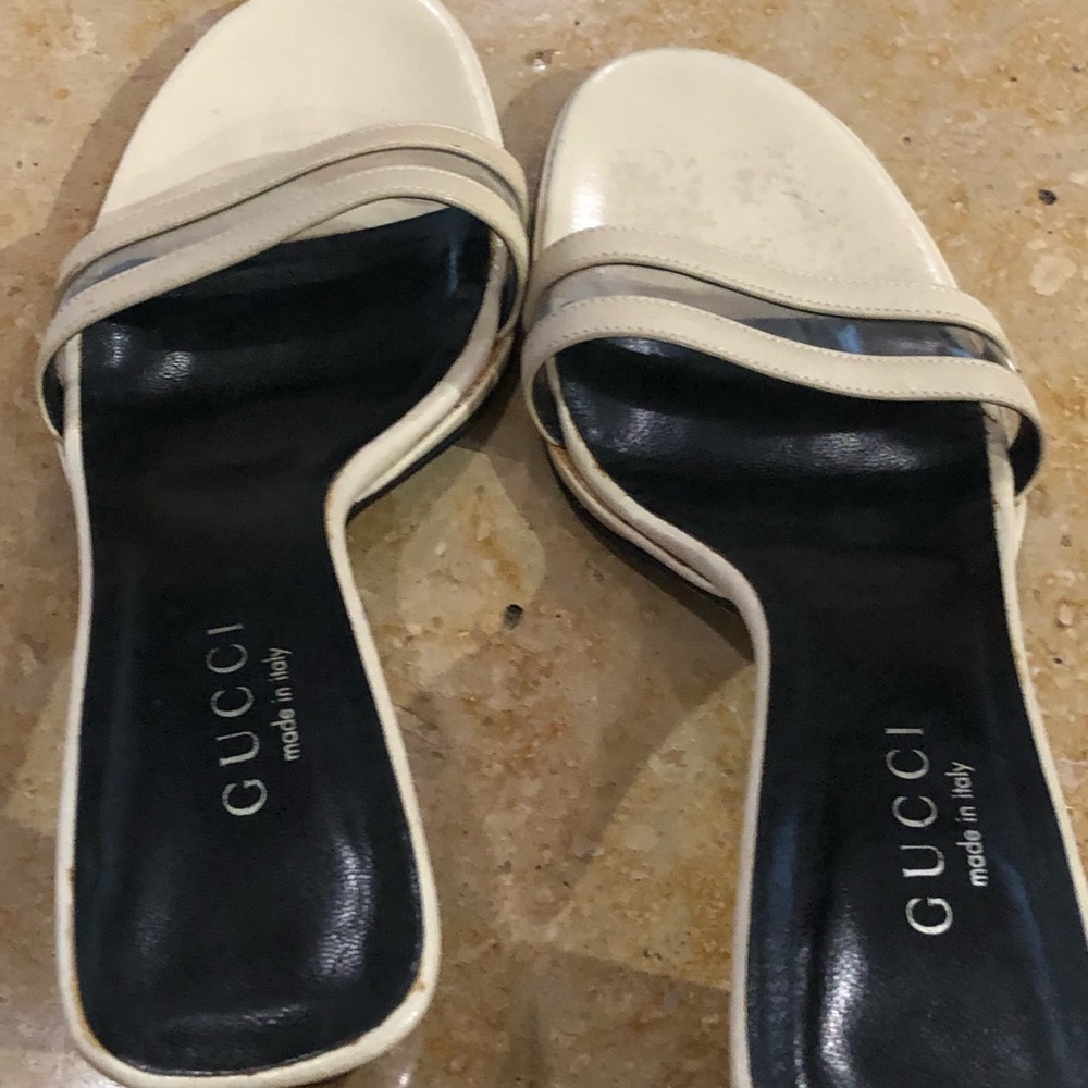 Gucci sandal in good condition size 9